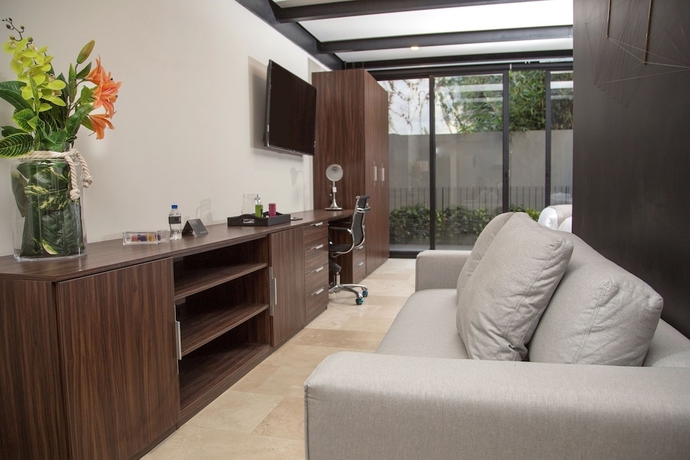 Imagen de la habitación del Hotel Mx Grand Suites. Foto 17
