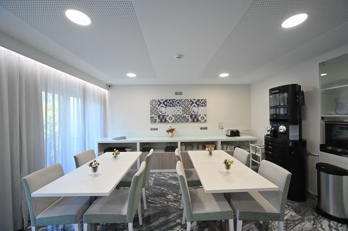 Imagen del bar/restaurante del Hotel My Charm Lisbon Suites. Foto 2