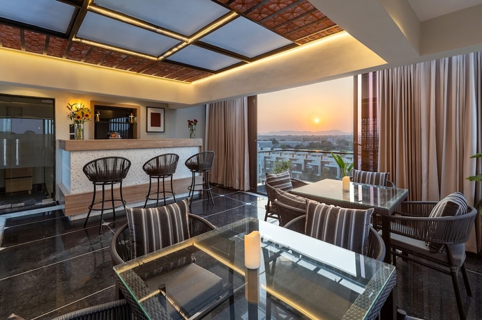 Imagen del bar/restaurante del Hotel My Downtown - Hotel Blue Chip Udaipur. Foto 3