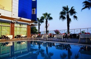 Imagen de la piscina del Hotel My Gold Hotel. Foto 6