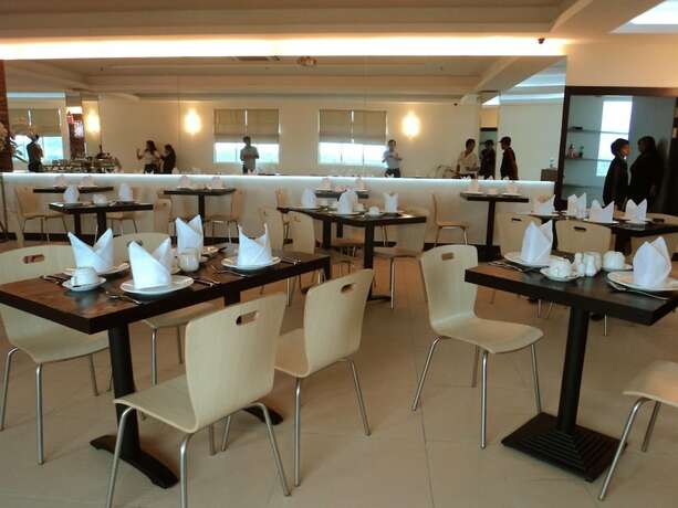 Imagen del bar/restaurante del Hotel My Inn Lahad Datu. Foto 17