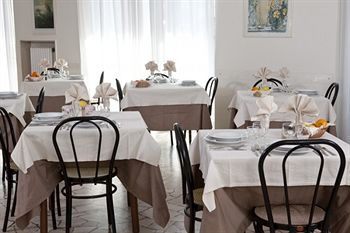 Imagen del bar/restaurante del Hotel My Place, Rimini. Foto 2