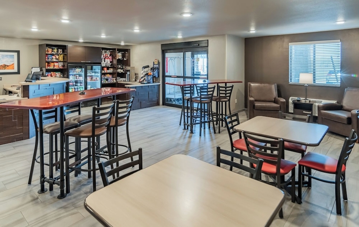 Imagen de los interiores del Hotel My Place-Redding CA. Foto 16