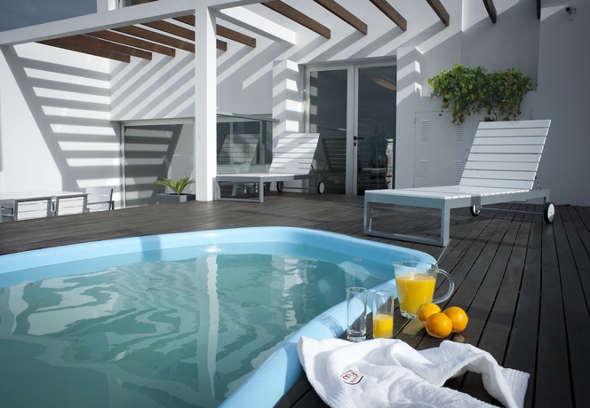 Imagen de la piscina del Hotel My Suites Boutique and Apartments. Foto 19