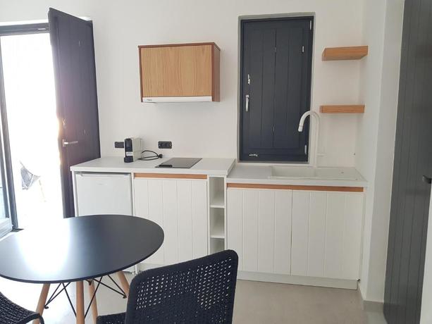 Imagen de la habitación del Hotel MyLithos Suites. Foto 2