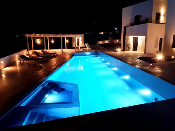 Imagen de la piscina del Hotel MyLithos Suites. Foto 8