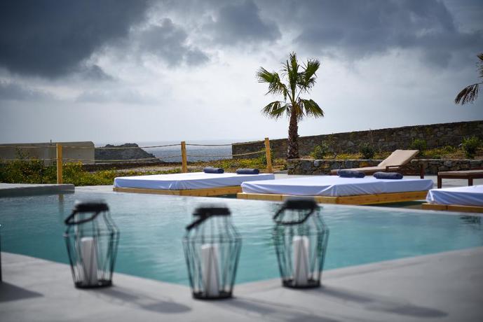 Imagen de la piscina del Hotel Myconian Crown Suites. Foto 16