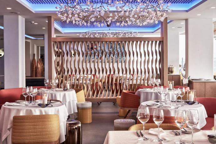 Imagen del bar/restaurante del Hotel Myconian Korali Relais & Chateaux. Foto 2
