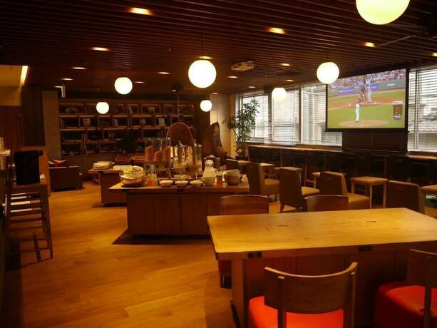 Imagen del bar/restaurante del Hotel Mycube By Mystays Asakusa Kuramae. Foto 10
