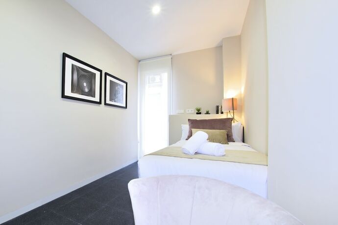 Imagen de la habitación del Hotel Myflats Rambla Collection. Foto 11