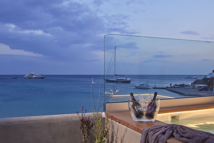 Imagen de los exteriores del Hotel Mykonos Kosmoplaz Beach Resort. Foto 11