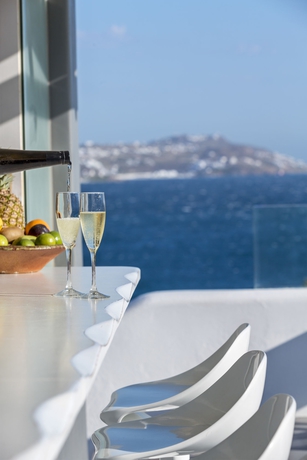 Imagen del bar/restaurante del Hotel Mykonos Princess. Foto 2