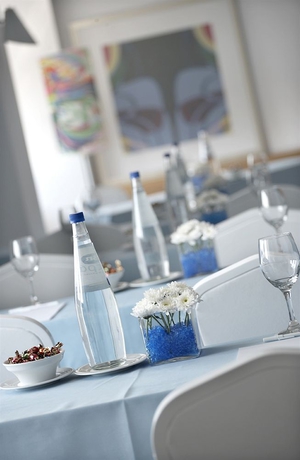 Imagen del bar/restaurante del Hotel Mykonos Theoxenia, A Member Of Design Hotels. Foto 5