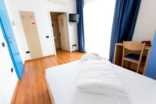 Imagen de la habitación del Hotel Mylago. Foto 5