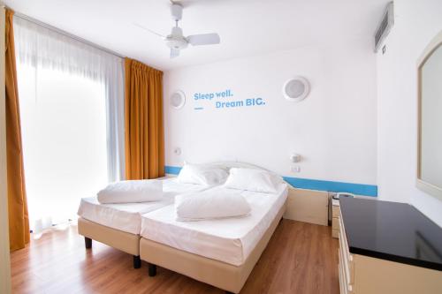 Imagen de la habitación del Hotel Mylago. Foto 7