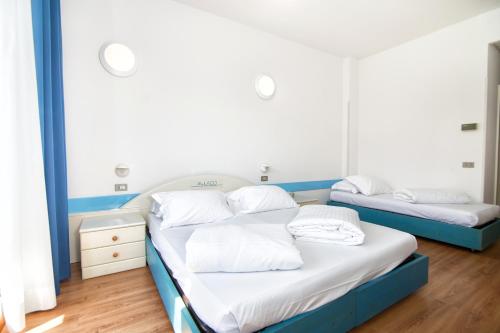 Imagen de la habitación del Hotel Mylago. Foto 9