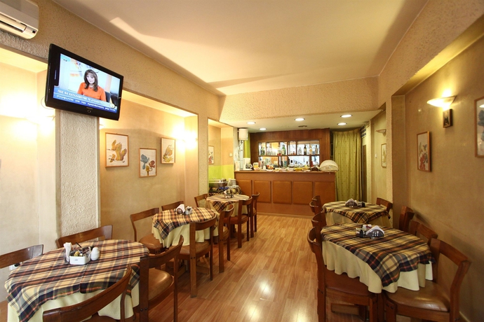 Imagen del bar/restaurante del Hotel Myrto Hotel Athens. Foto 2
