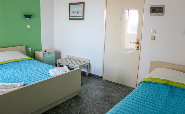 Imagen de la habitación del Hotel Myrtos. Foto 12