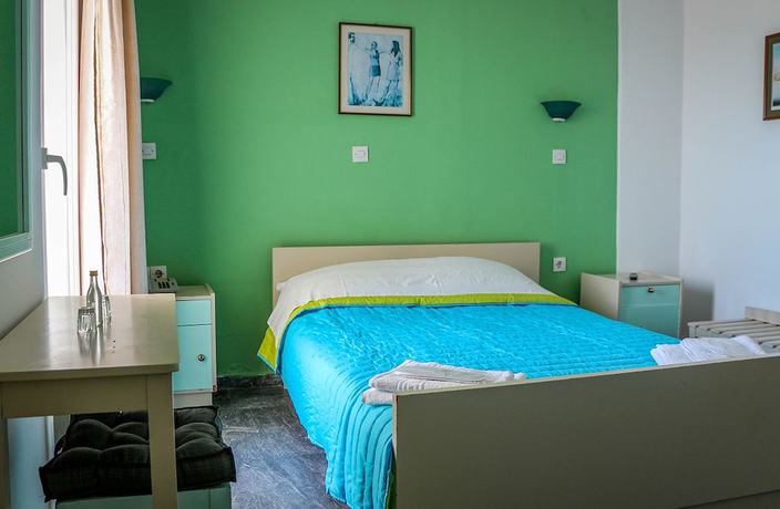 Imagen de la habitación del Hotel Myrtos. Foto 17