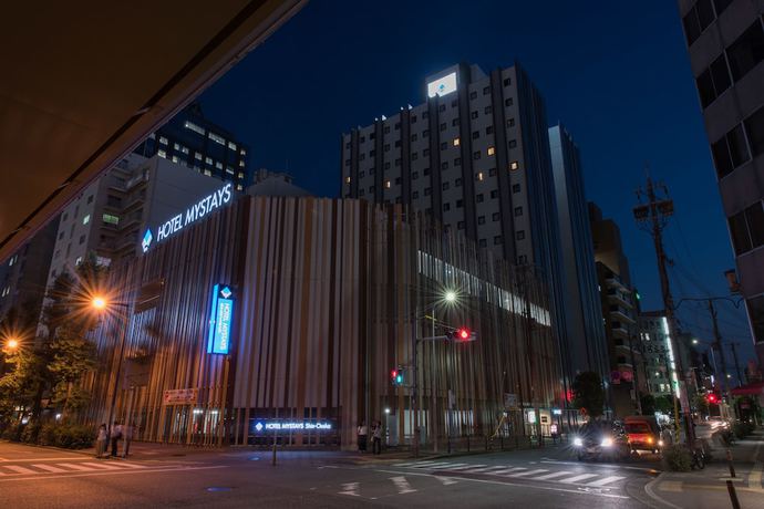 Imagen de los exteriores del Hotel Mystays Shin Osaka Conference Center. Foto 11
