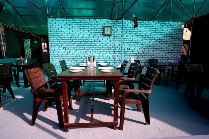 Imagen del bar/restaurante del Hotel Mystery Hills Resort. Foto 18