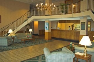 Imagen de los interiores del Hotel Mystic River Hotel & Suites. Foto 3