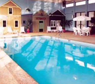 Imagen de la piscina del Hotel Mystic River Hotel & Suites. Foto 4