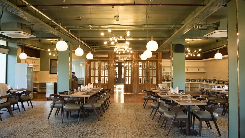 Imagen del bar/restaurante del Hotel Mystique Mayong. Foto 4