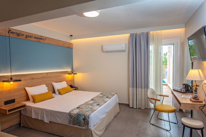 Imagen de la habitación del Hotel Mythic Summer, Paralia. Foto 3