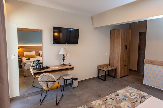 Imagen de la habitación del Hotel Mythic Summer, Paralia. Foto 9