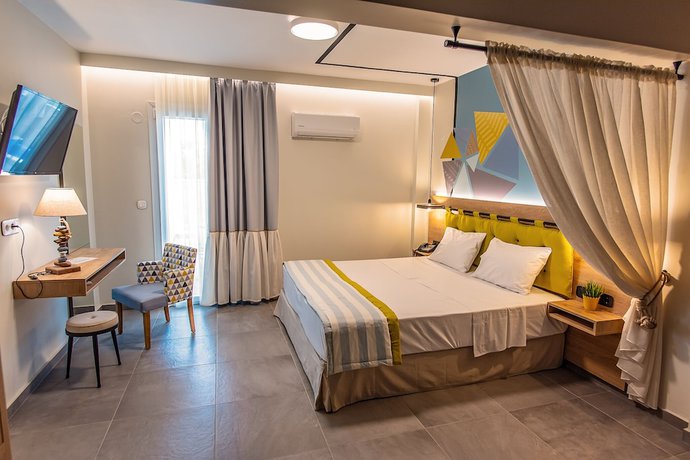 Imagen de la habitación del Hotel Mythic Summer, Paralia. Foto 18