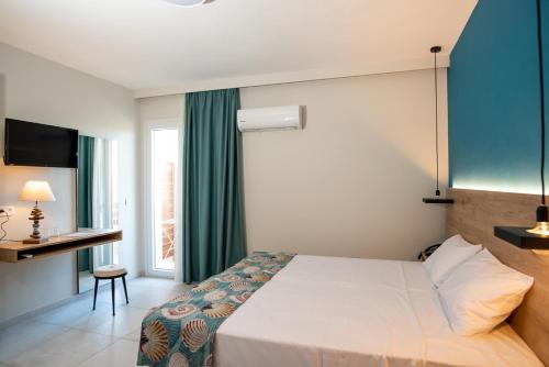 Imagen de la habitación del Hotel Mythic Summer, Paralia. Foto 10