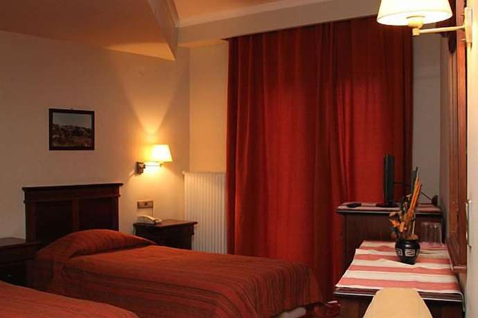 Imagen de la habitación del Hotel Mythos, Katerini. Foto 5
