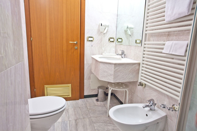 Imagen de la habitación del Hotel Mythos Milano. Foto 3