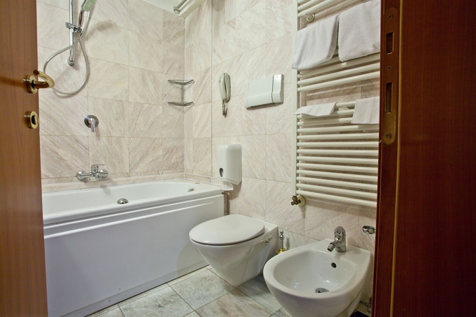 Imagen de la habitación del Hotel Mythos Milano. Foto 5