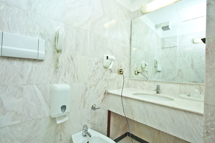 Imagen de la habitación del Hotel Mythos Milano. Foto 7