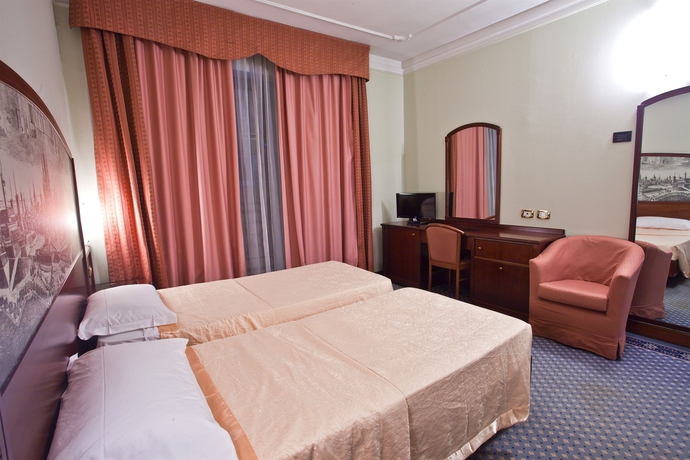 Imagen de la habitación del Hotel Mythos Milano. Foto 13