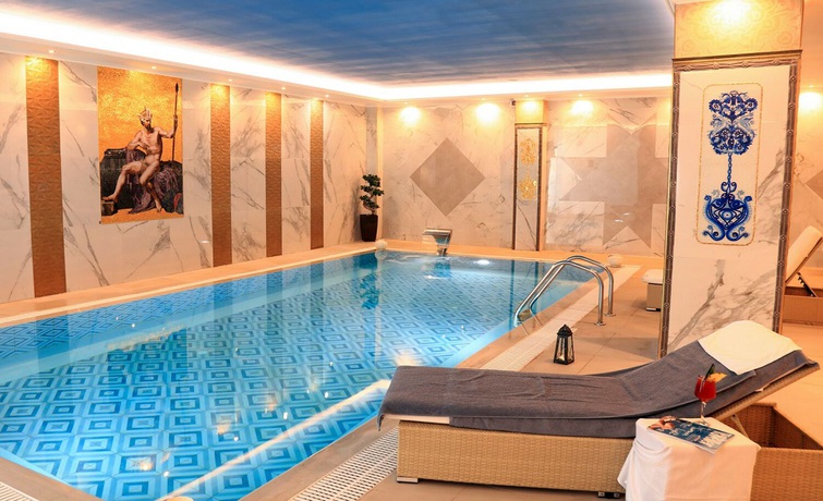 Imagen de la piscina del Hotel Mythos Palace. Foto 11