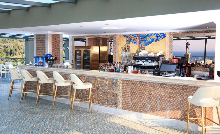 Imagen del bar/restaurante del Hotel Mythos Palace. Foto 3