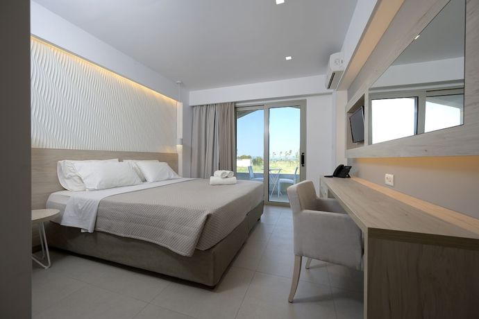 Imagen de la habitación del Hotel Mythos Suites. Foto 3