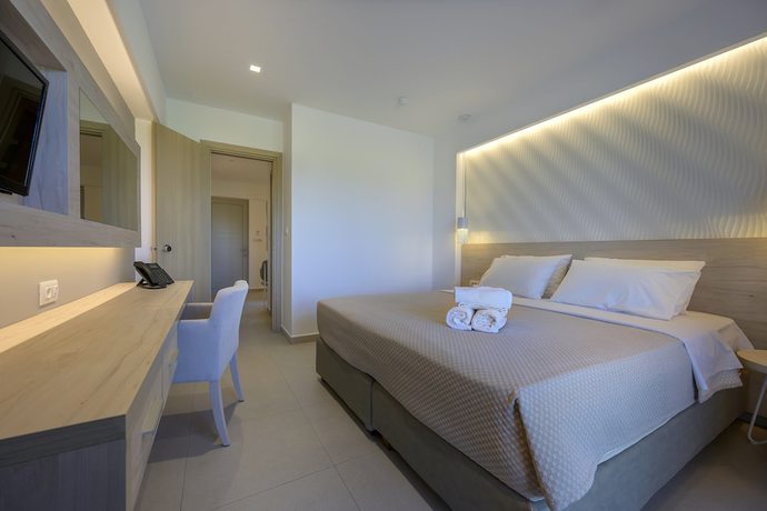 Imagen de la habitación del Hotel Mythos Suites. Foto 9