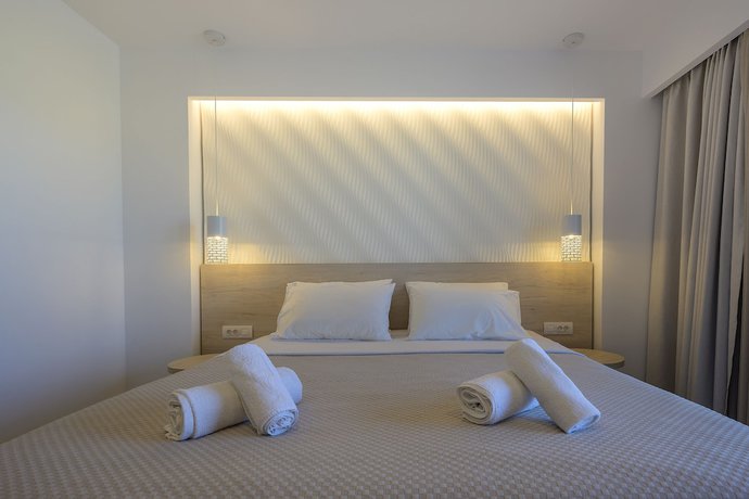 Imagen de la habitación del Hotel Mythos Suites. Foto 11