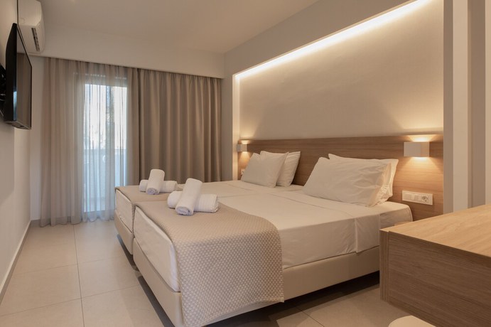 Imagen de la habitación del Hotel Mythos Suites. Foto 15