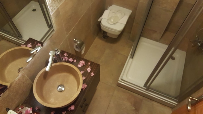 Imagen de la habitación del Hotel Mytra. Foto 17