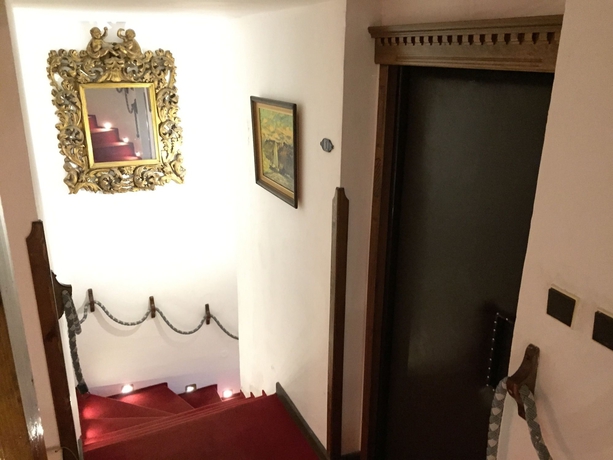 Imagen de los interiores del Hotel N 16. Foto 10