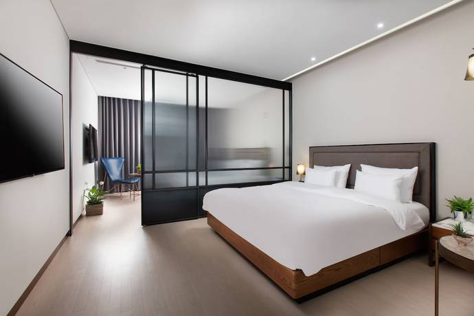 Imagen de la habitación del Hotel N Bridge. Foto 17