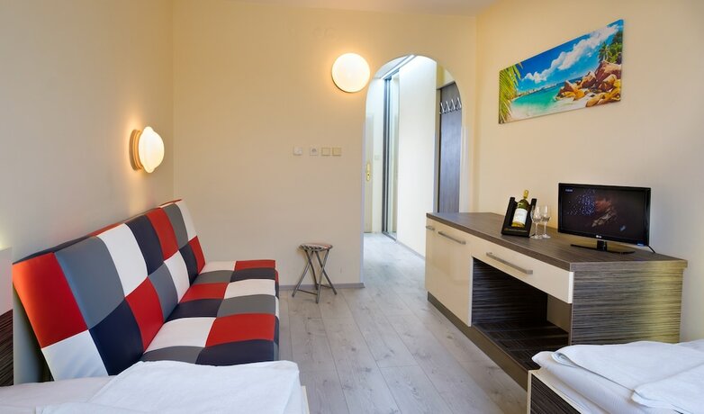 Imagen general del Hotel N, Př&iacute;mětice. Foto 5