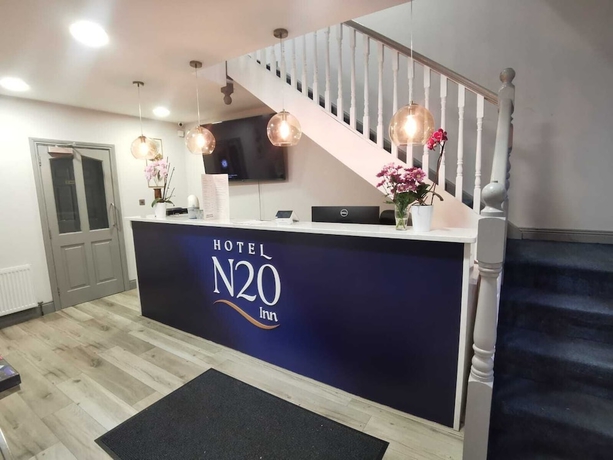 Imagen de los interiores del Hotel N20 Inn. Foto 16