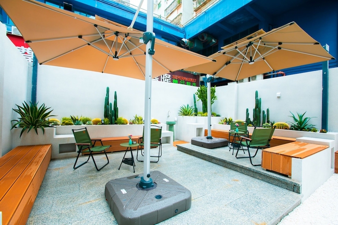 Imagen general del Hotel NAIVE L Executive Apartments Coast City. Foto 2