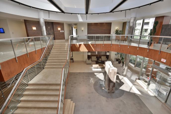 Imagen de los interiores del Hotel NAPA Furnished Suites Square One. Foto 19